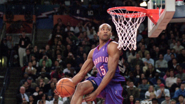 Un dunk de Vince Carter chez les Rapotors (Toronto)